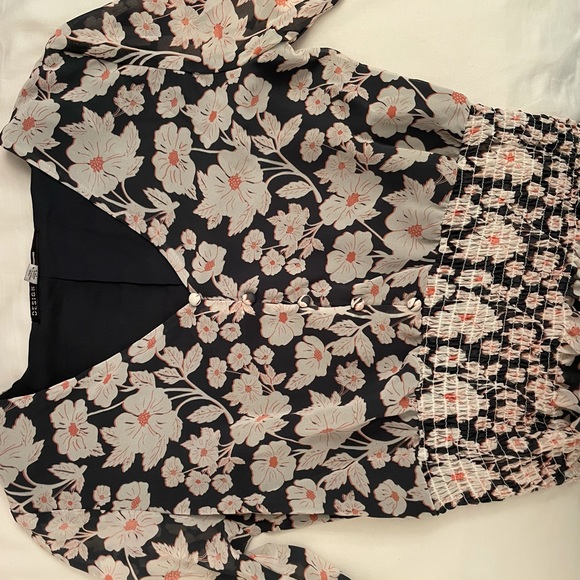 Hudson’s bay long sleeve flower top - Picture 1 of 3